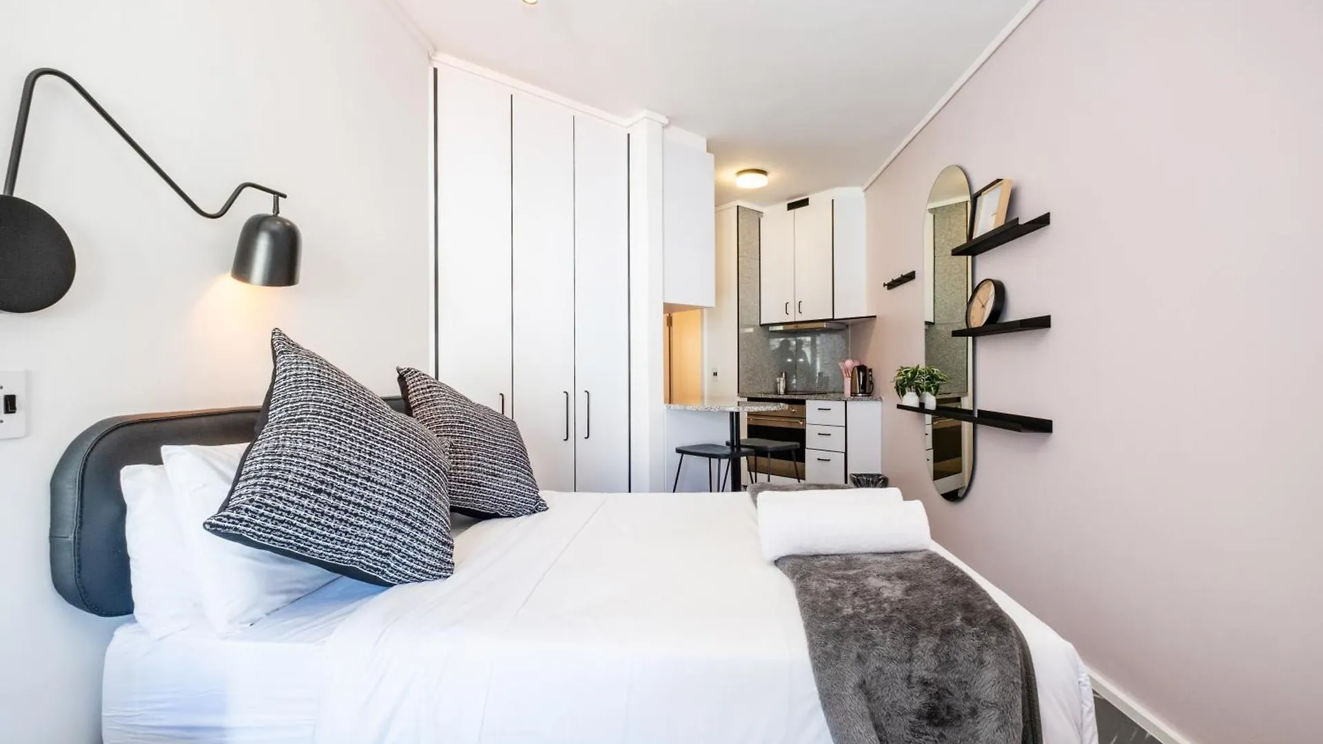 Flamingo 805 - Top Floor Sea Point Studio Near Beach With Daily Housekeeping Città del Capo Sudafrica