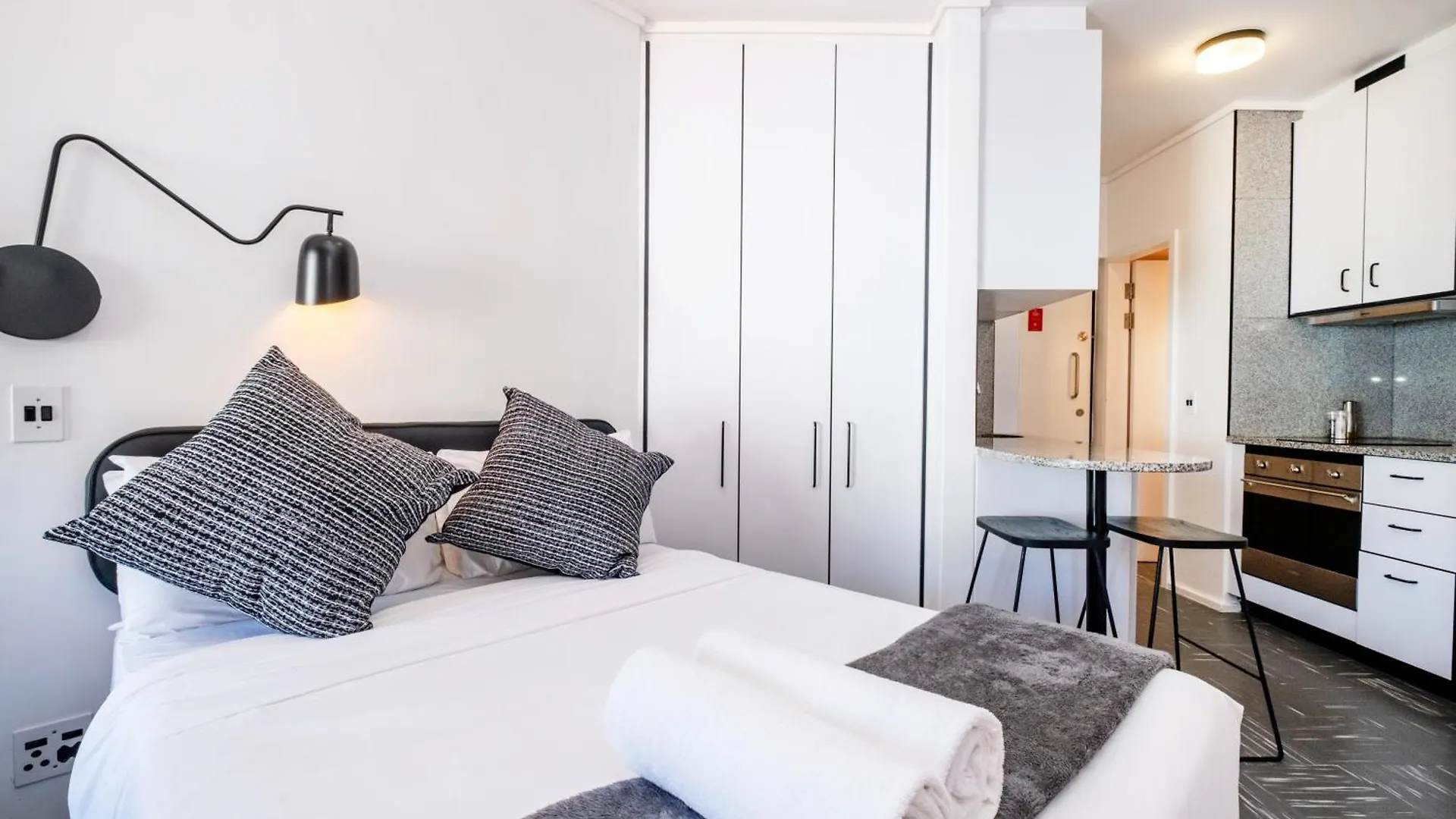 Flamingo 805 - Top Floor Sea Point Studio Near Beach With Daily Housekeeping Città del Capo Sudafrica