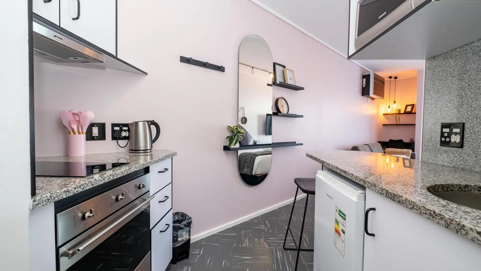 Flamingo 805 - Top Floor Sea Point Studio Near Beach With Daily Housekeeping Città del Capo 0*,